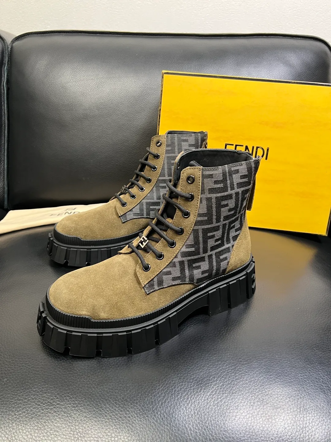 Men's shoes 💰900 FENDI High-quality top craftsmanship, Fendi boots high-top counter synchronization, original factory configuration imported Italian cowhide fly-knit fabric, imported cowhide lining, breathable and comfortable, soles: original soles specially provided by the original factory, original factory and single goods are welcome to compare, code number 39-44 (customized 38 45)